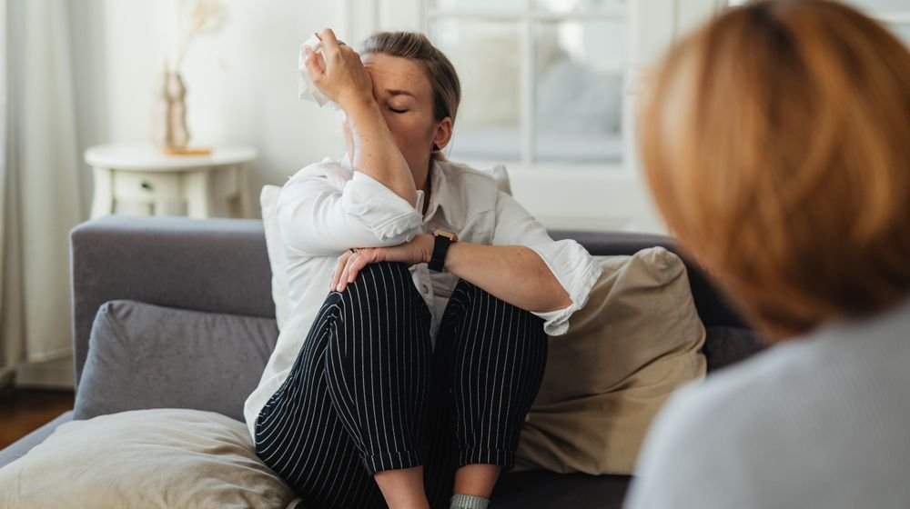 Doctor supporting a patient through alcohol withdrawal symptoms during medical detox