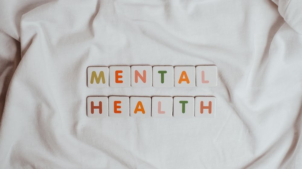 Therapist teaching dialectical behavior therapy skills for emotional regulation and calm