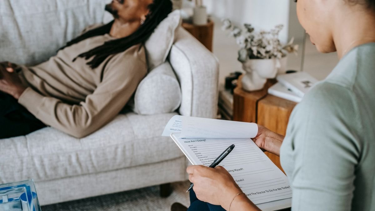 10 Signs You Need Therapy and How to Start